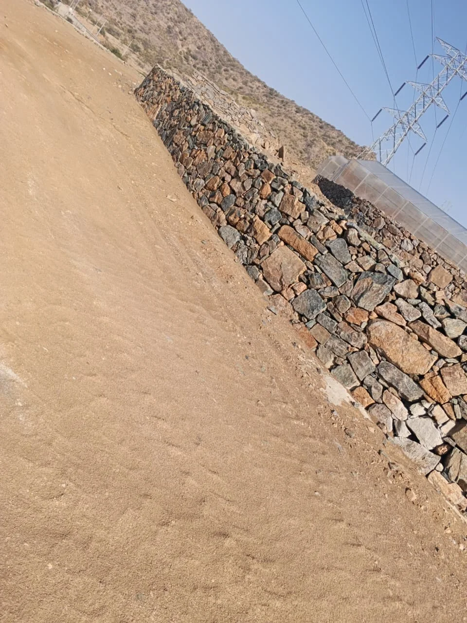 حجر ربراب لتنسيق المداخل والحدائق والمساحات الخارجية