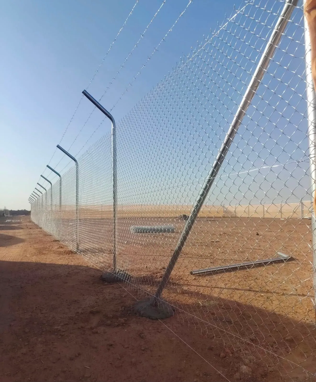 تركيب شبوك مزارع لتسوير الأراضي الزراعية
